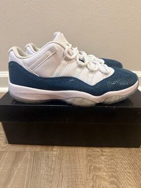 Air Jordan 11 low navy snakeskin size 10